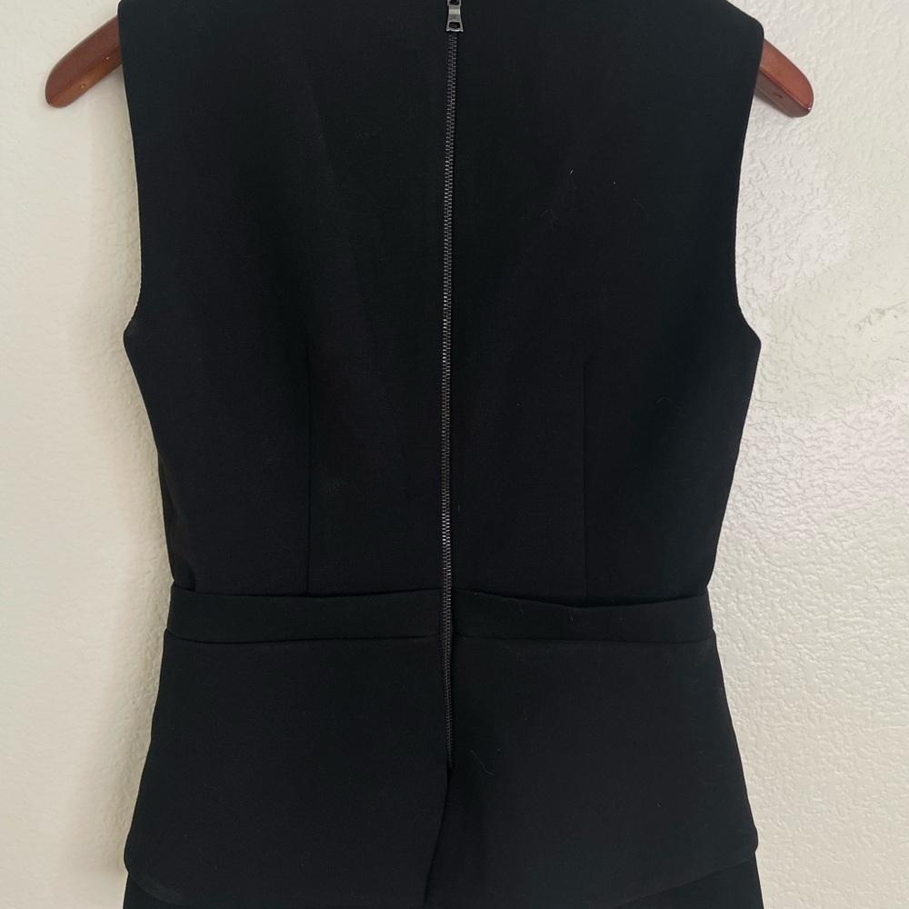 BCBGMaxAzria Black and White Geometric Sleeveless Blouse - Picture 8 of 11